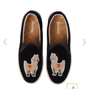 Soludos llama velvet snickers. 9.5 - great everyday casual shoe